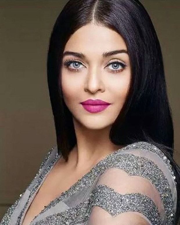 This glamorous look of Aishwarya Rai makes her a diva and we can’t stop looking at it!