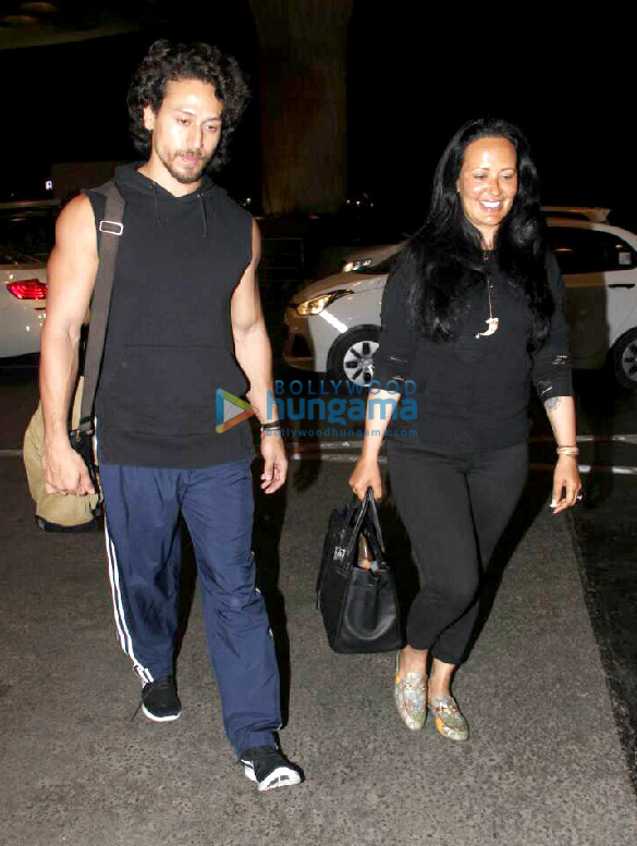 tiger shroff and his mother ayesha shroff snapped at the airport 4