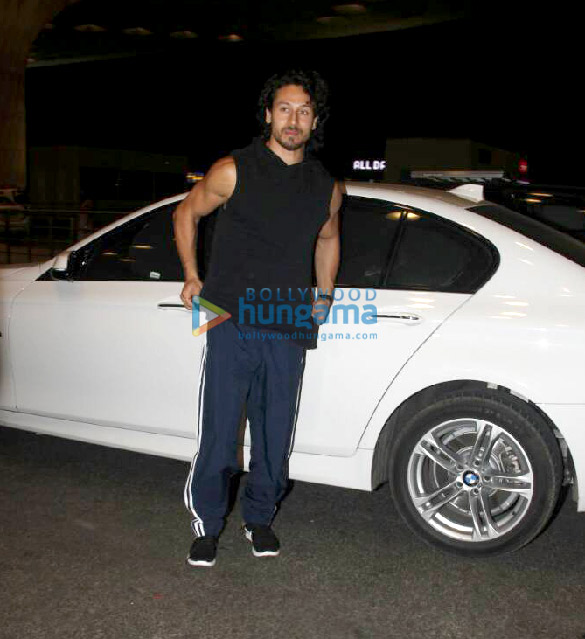 tiger shroff and his mother ayesha shroff snapped at the airport 6