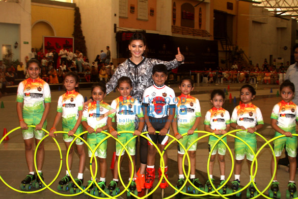 urvashi rautela graces the event to establish a world record for hula hooping while roller skating 3