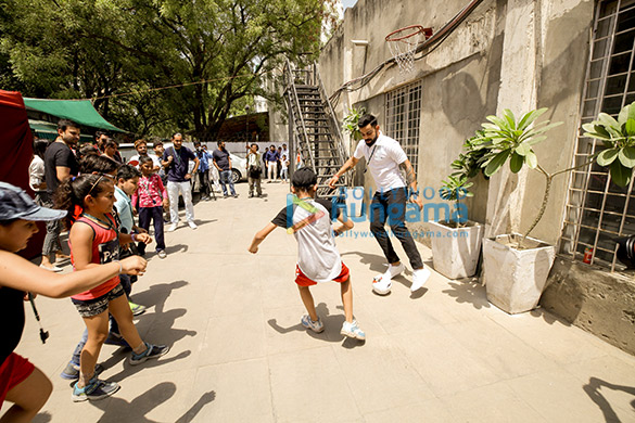 virat kohli encourages indian children to play more by joining stepathlon kids 5