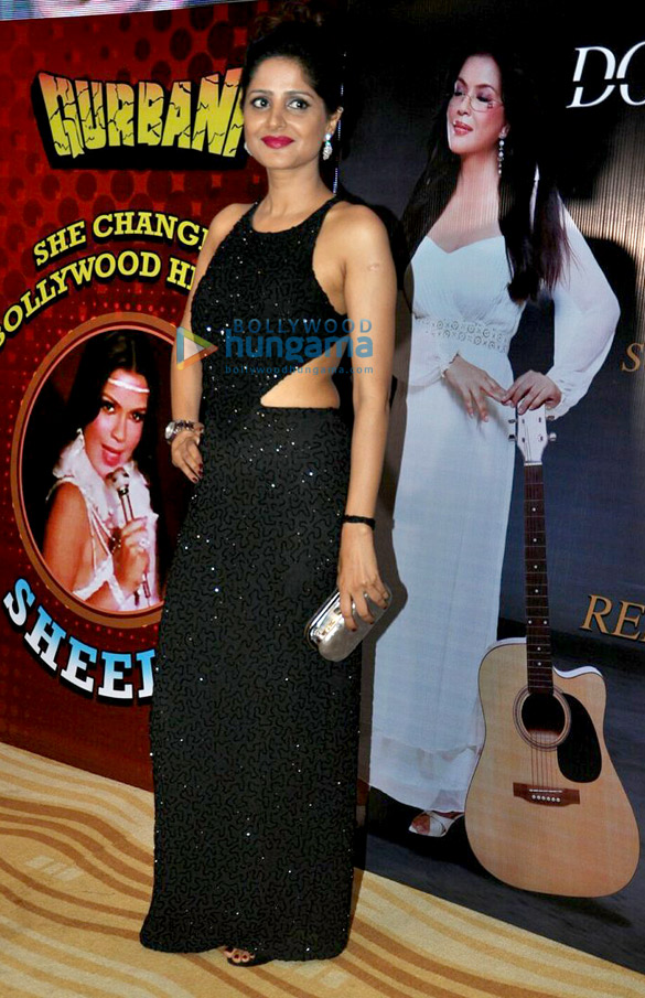 zeenat aman graces the launch of love life screw ups 8