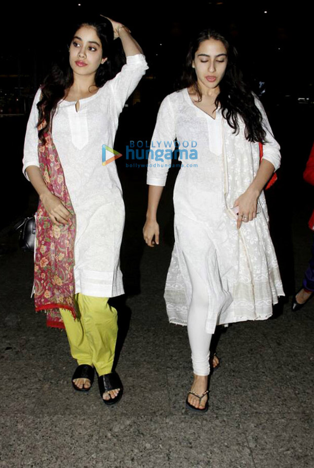 Airport Spotting: New BFFs Jhanvi Kapoor and Sara Ali Khan are twinning in white kurtis 