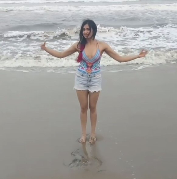 Adah Ki Adaa! Adah Sharma at her innocent best on the beach!