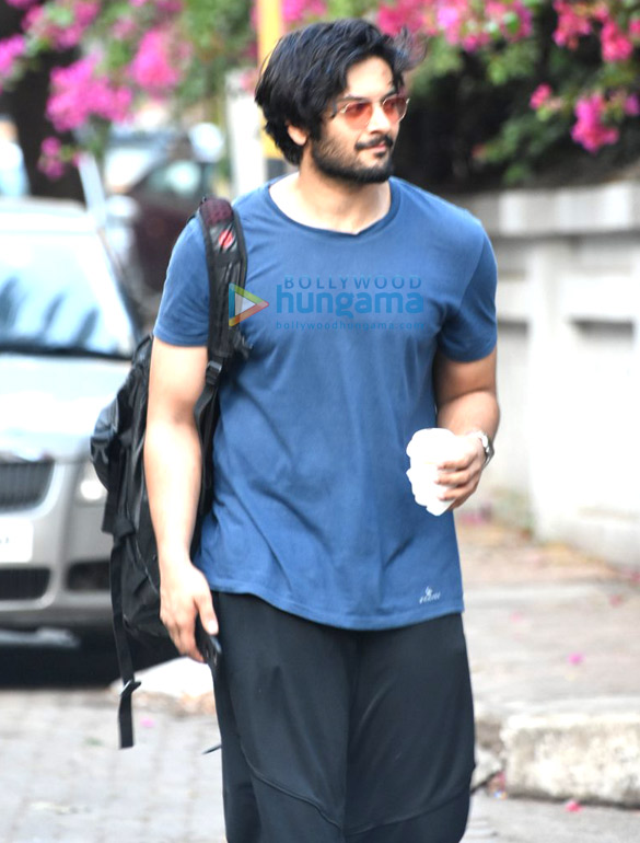 ali fazal snapped while house hunting in bandra 4