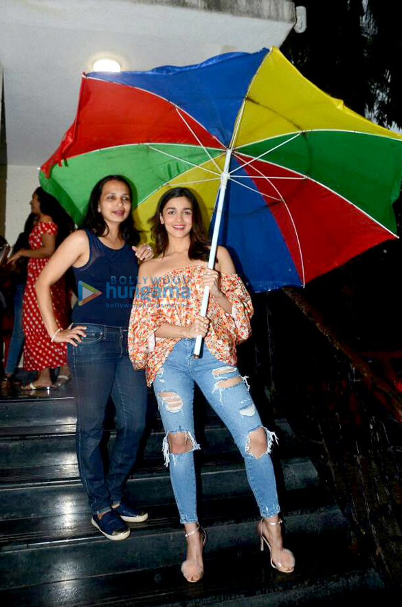 Alia Bhatt snapped post Facebook chat with dietician Rujuta Diwekar Alia Bhatt snapped post Facebook chat with dietician Rujuta Diwekar