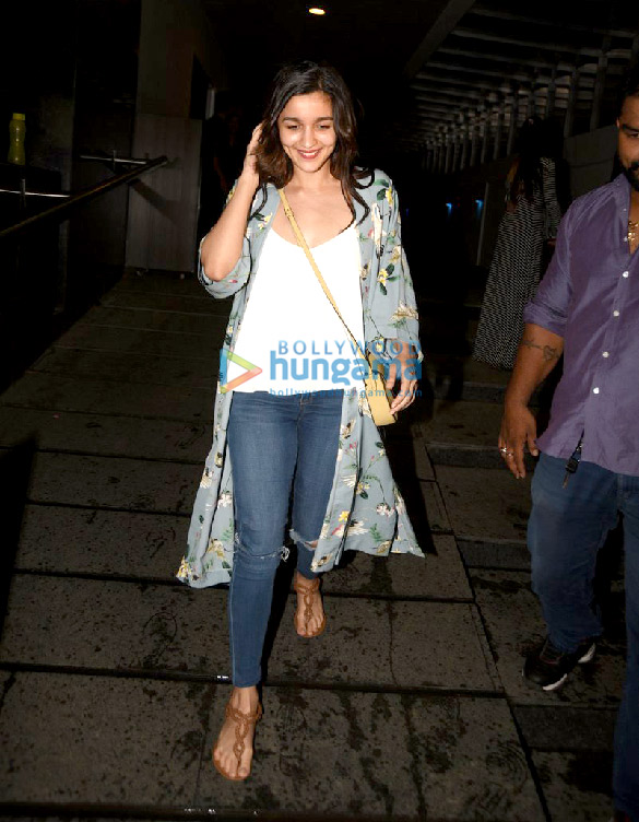 alia bhatt snapped post dinner with friends at hakassan 5