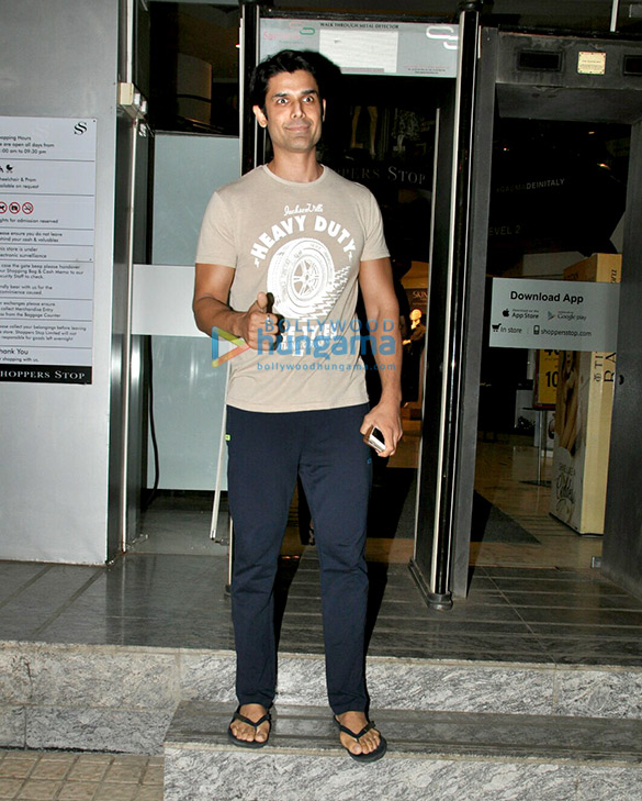 amit gaur snapped post watching hindi medium at pvr juhu 6