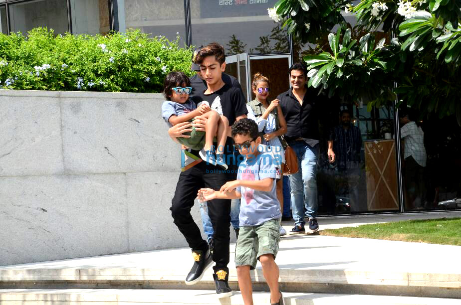 arbaazmalaikaamrita and family snapped post their lunch 1