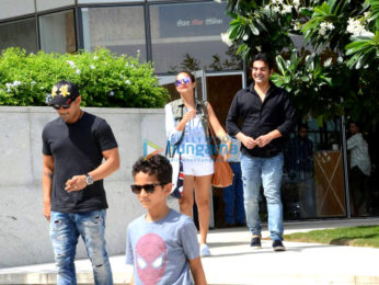 Arbaaz Khan, Malaika Arora, Amrita Arora, Shakeel Ladak and family snapped post their lunch In Bandra Arbaaz Khan, Malaika Arora, Amrita Arora, Shakeel Ladak and family snapped post their lunch In Bandra