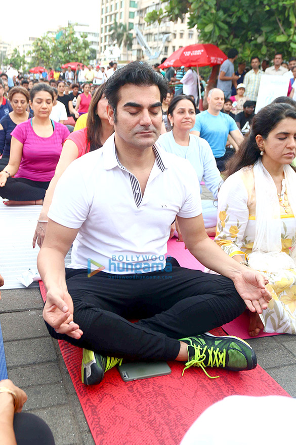 celebs grace the international yoga day celebration with children of maharashtra farmers who committed suicide 16