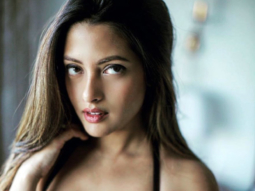 HOT! Riya Sen sends temperatures soaring with her latest picture