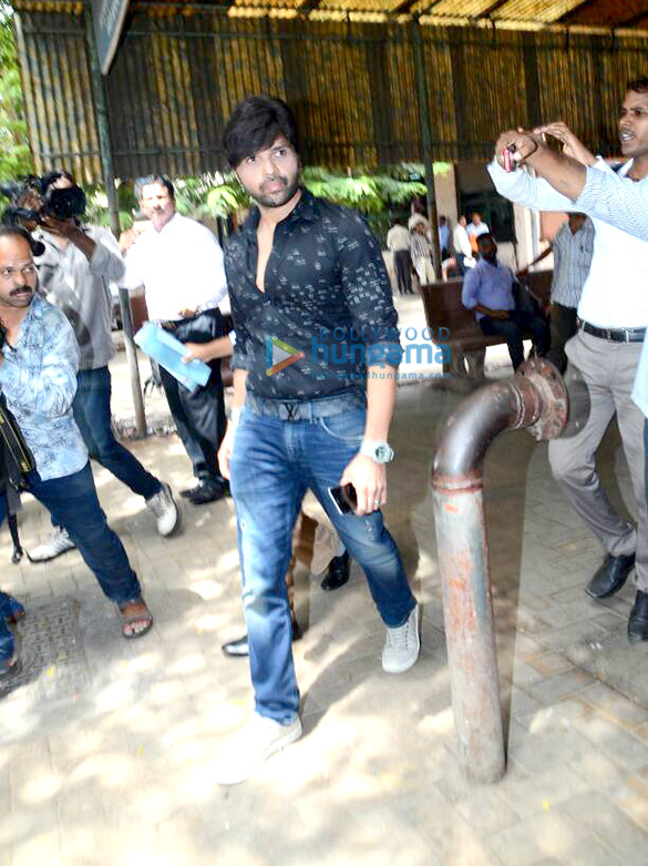 himesh reshammiya and his wife snapped in family court for divorce counselling 1