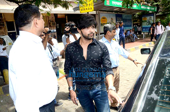 himesh reshammiya and his wife snapped in family court for divorce counselling6