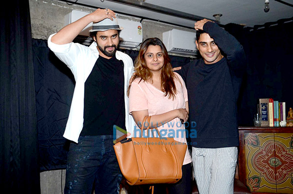 jackky bhagnani prateik babbar and gauahar khan snapped post theatre play riddles 1