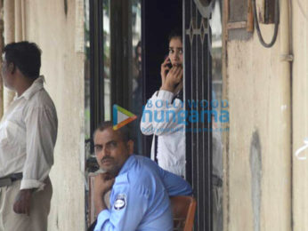 Jahnavi Kapoor snapped at the gym with a mystery guy as he hides from paparazzi