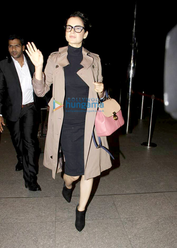kangna ranaut snapped at the airport 1 2