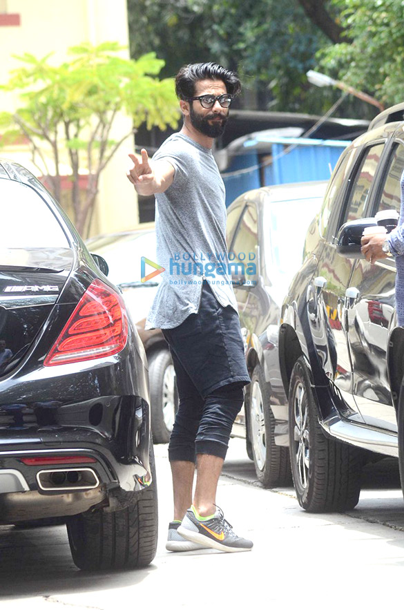 kareena kapoor khan shahid kapoor sooraj pancholi and mira rajput snapped at the gym 4