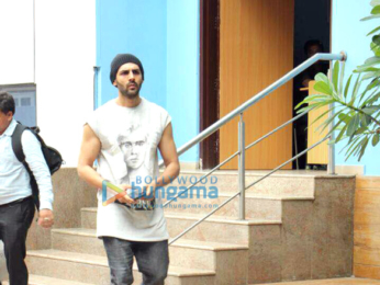 Kartik Aaryan snapped promoting his film 'Guest Iin London' in Surat