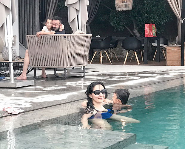 Maanyata Dutt poses in a swimsuit by the pool and it is sexy as hell (6)