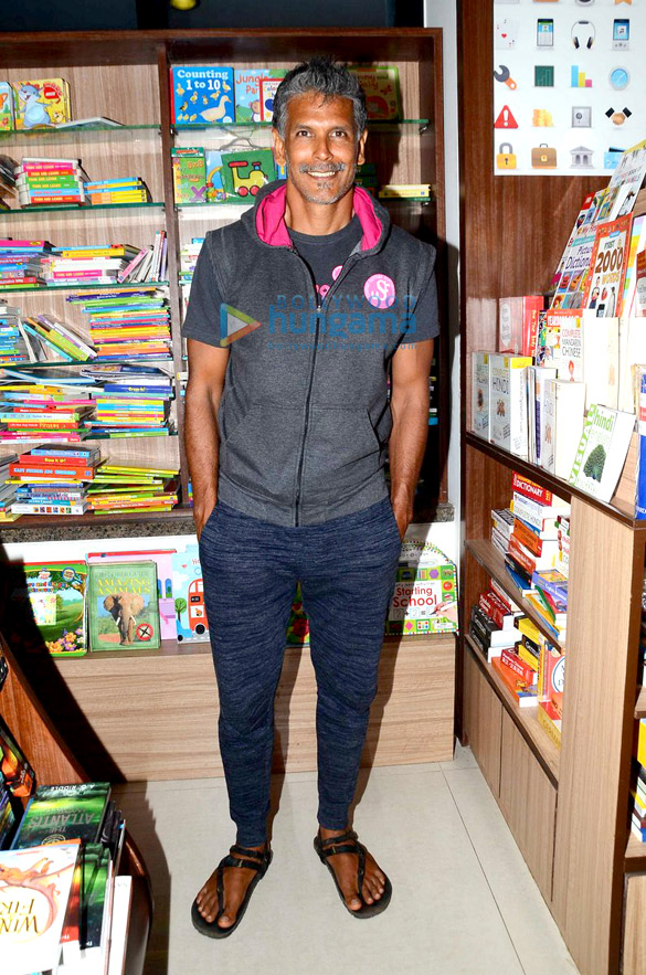milind soman snapped at a book launch in bandra 5