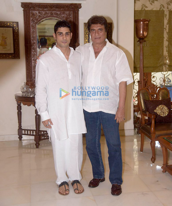 raj babbars birthday celebrations at home in juhu 1