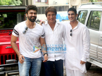 Raj Babbar's birthday celebrations at home in Juhu