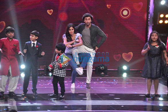 ranbir kapoor and katrina kaif promote their most awaited film jagga jasoos on the sets of the singing reality show sa re ga ma pa lil champ 2017 6