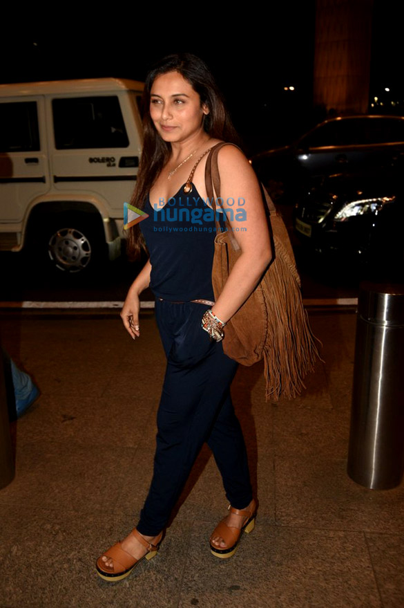 rani mukerji and baby adira snapped at the airport 6