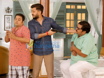 Riteish Deshmukh snapped promoting 'Bank Chor' on the sets of Chidiya Ghar