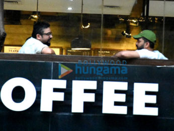 Riteish Deshmukh enjoys a coffee session with close friends