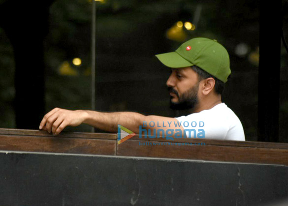 ritiesh enjoys a coffee session with close friends 5