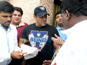 Salman Khan, BMC Chief Ajoy Mehta, Shekhar Tolani join hands to make Mumbai open defecation free