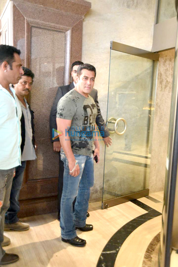 Salman Khan, Katrina Kaif and Alia Bhatt arrive at IIFA 2017 media meet Salman Khan, Katrina Kaif and Alia Bhatt arrive at IIFA 2017 media meet