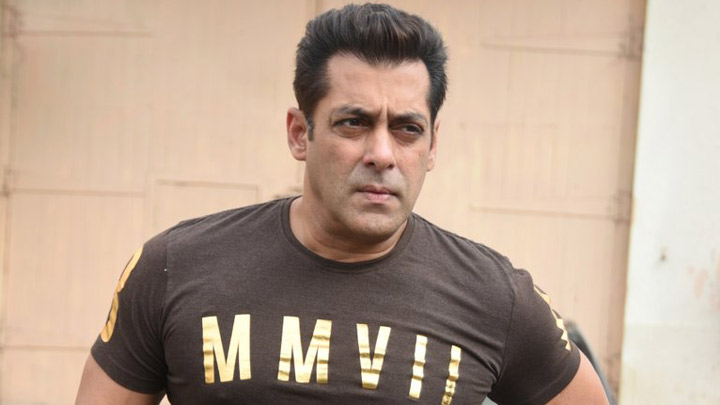 Salman Khan SINGING A Song Before Tubelight Group Interview Salman Khan SINGING A Song Before Tubelight Group Interview