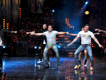 Salman Khan and Sohail Khan promote 'Tubelight' on the sets of Nach Baliye