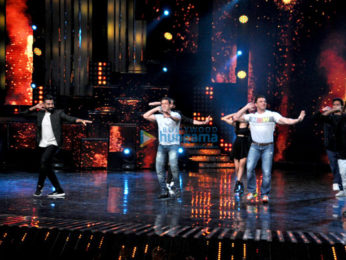 Salman Khan and Sohail Khan promote 'Tubelight' on the sets of Nach Baliye
