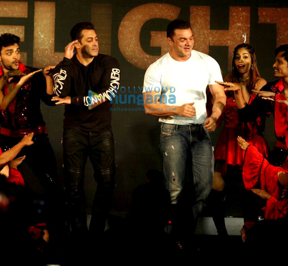 salman khan introduces matin ray tangu at tubelight song launch 5