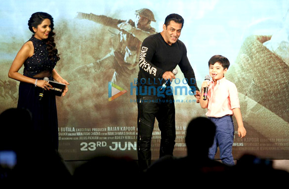 salman khan introduces matin ray tangu at tubelight song launch 9