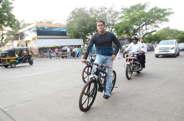 salman khan snapped during his film tubelights promotions 5