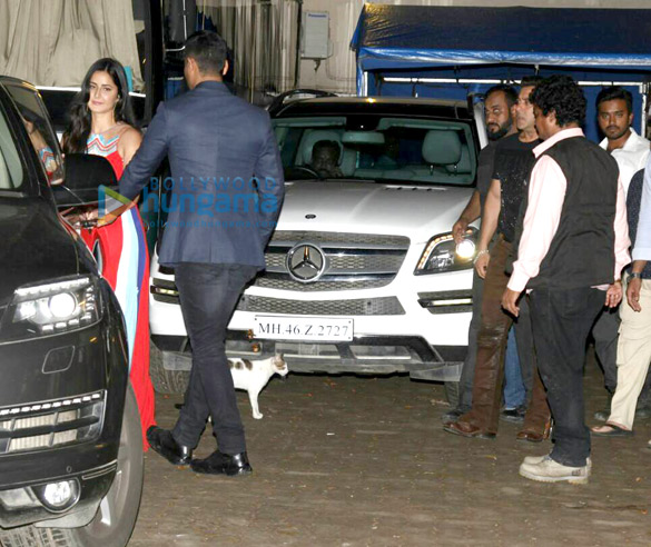 salman khan snapped taking a rickshaw ride after seeing off katrina kaif 1