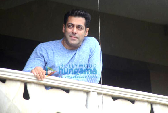 salman khan wishes all his fans eid mubarak from his home in bandra 2