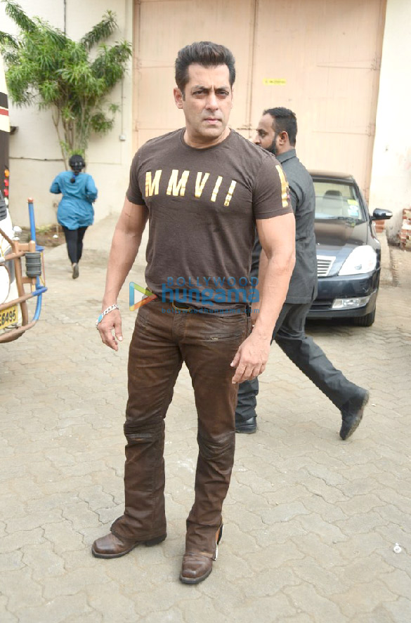salman and sohail snapped at tubelights promotions 4