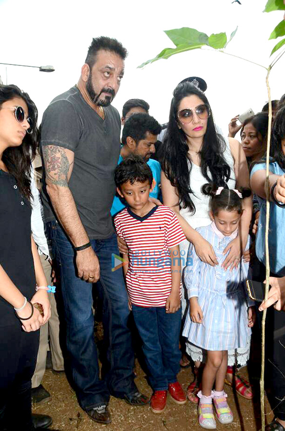 sanjay dutt graces the tree plantation drive by asif bhamla foundation 2