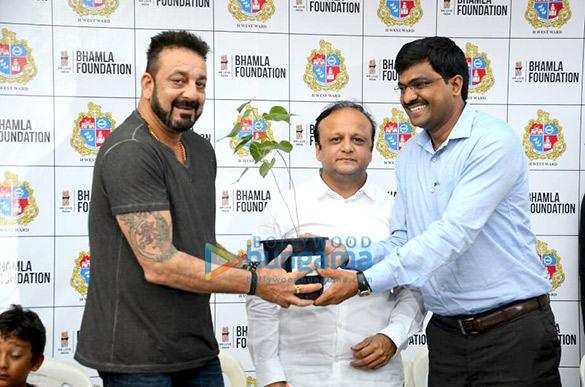 sanjay dutt graces the tree plantation drive by asif bhamla foundation 4