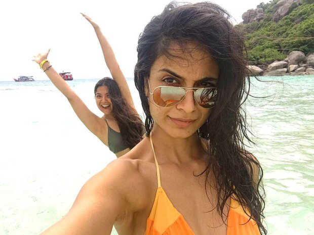 Sarah Jane Dias flaunts her HOT bikini body while chilling on the beach