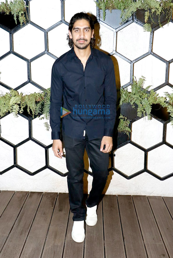 shah rukh khan alia bhatt sonam kapoor jacqueline fernandez and others at arth lounge opening bash 19