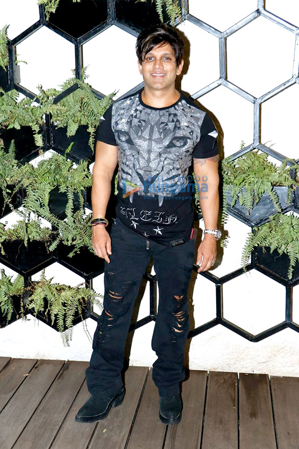 shah rukh khan alia bhatt sonam kapoor jacqueline fernandez and others at arth lounge opening bash 27