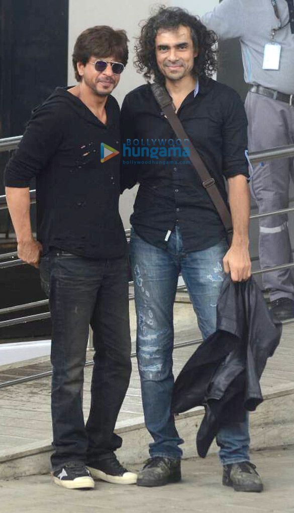 Shah Rukh Khan and Imtiaz Ali snapped leaving to promote their film ‘Jab Harry Met Sejal’ in Ahmedabad Shah Rukh Khan and Imtiaz Ali snapped leaving to promote their film ‘Jab Harry Met Sejal’ in Ahmedabad