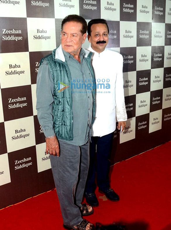 shah rukh khan and salman khan grace baba siddiques iftaar party 16